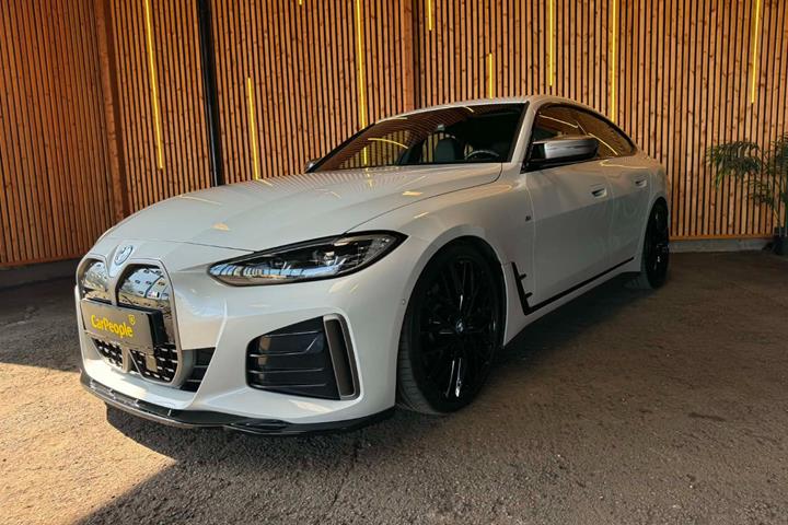 Hvid BMW i4 fra 2024
