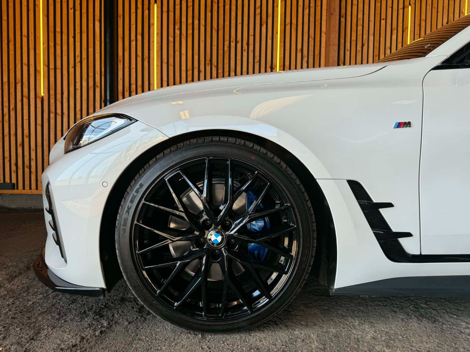 Hvid BMW i4 fra 2024