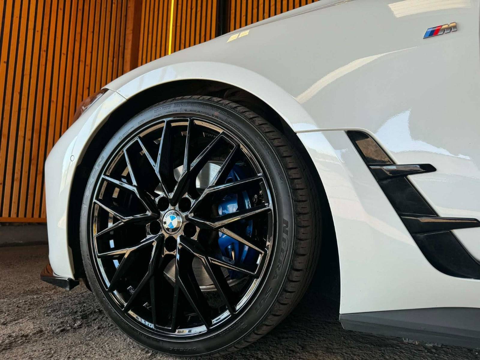 Hvid BMW i4 fra 2024