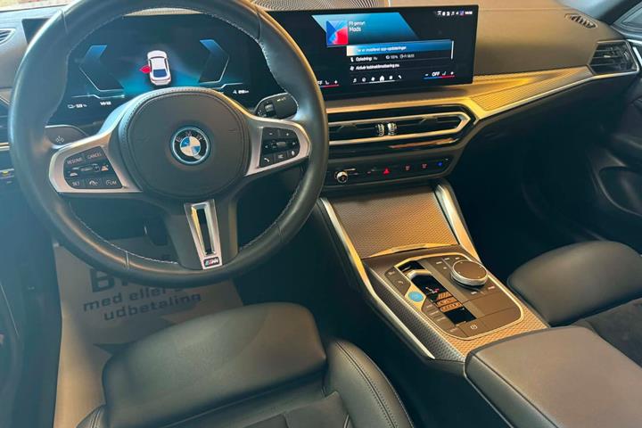 Hvid BMW i4 fra 2024