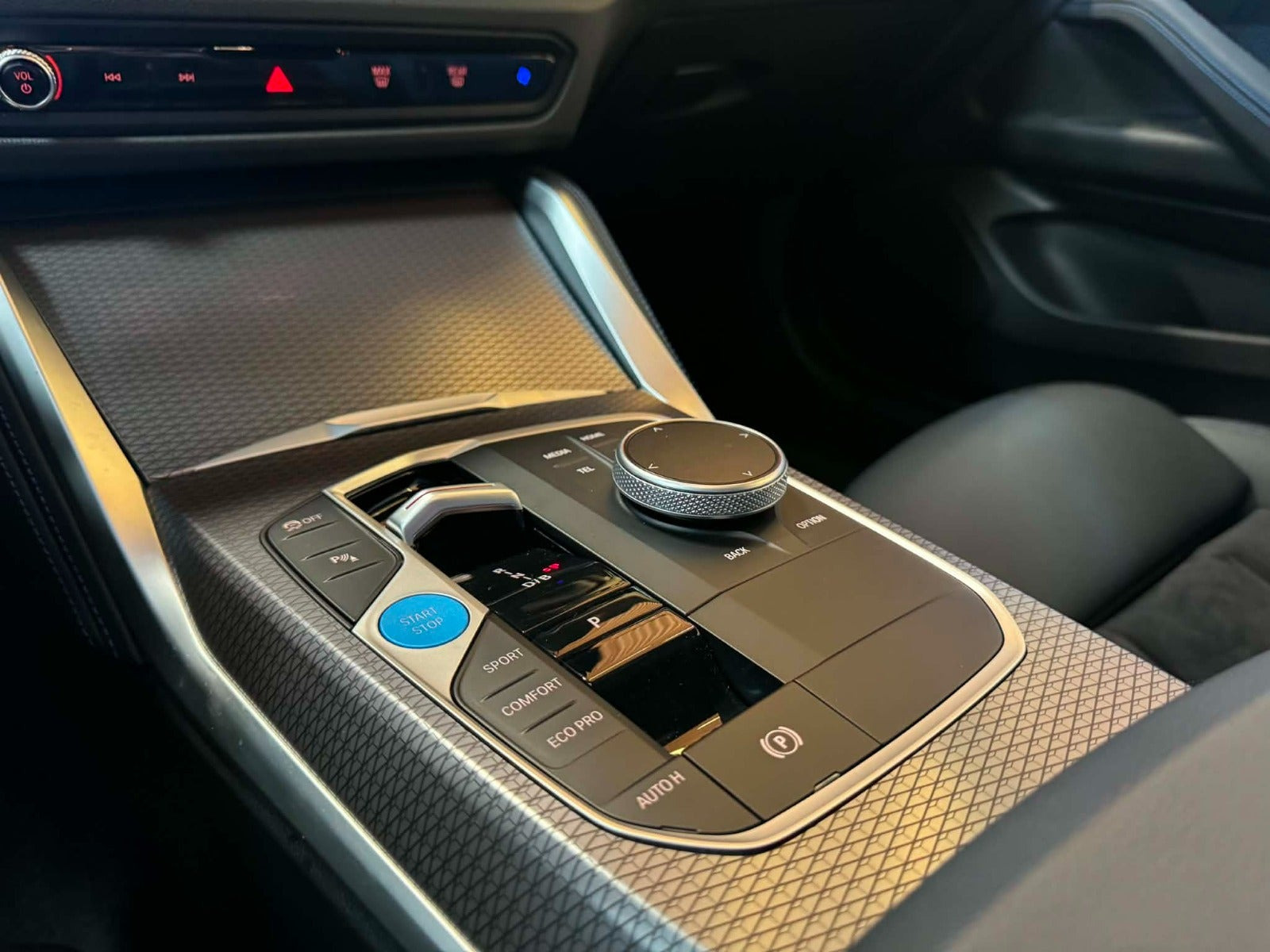 Hvid BMW i4 fra 2024