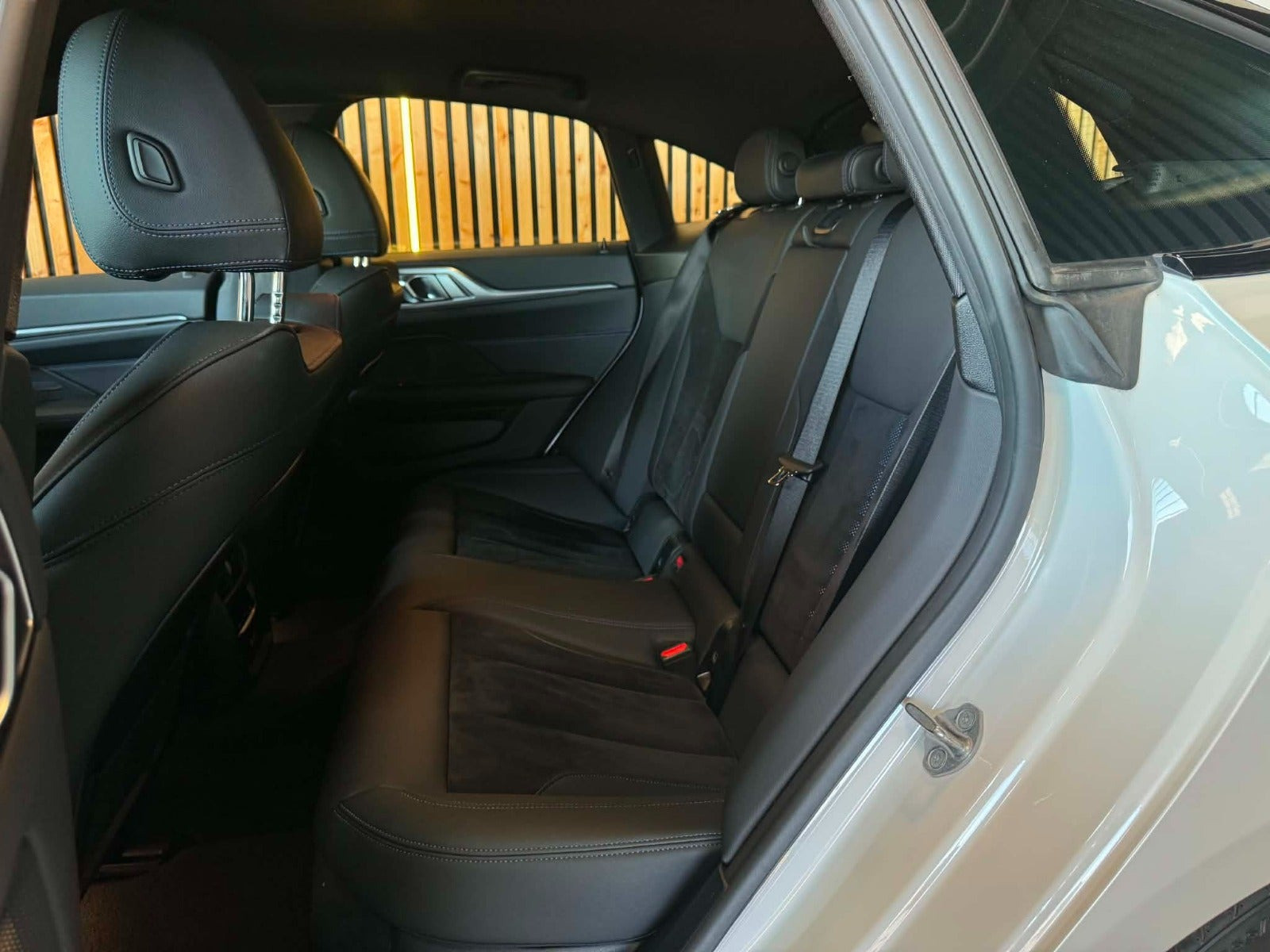 Hvid BMW i4 fra 2024