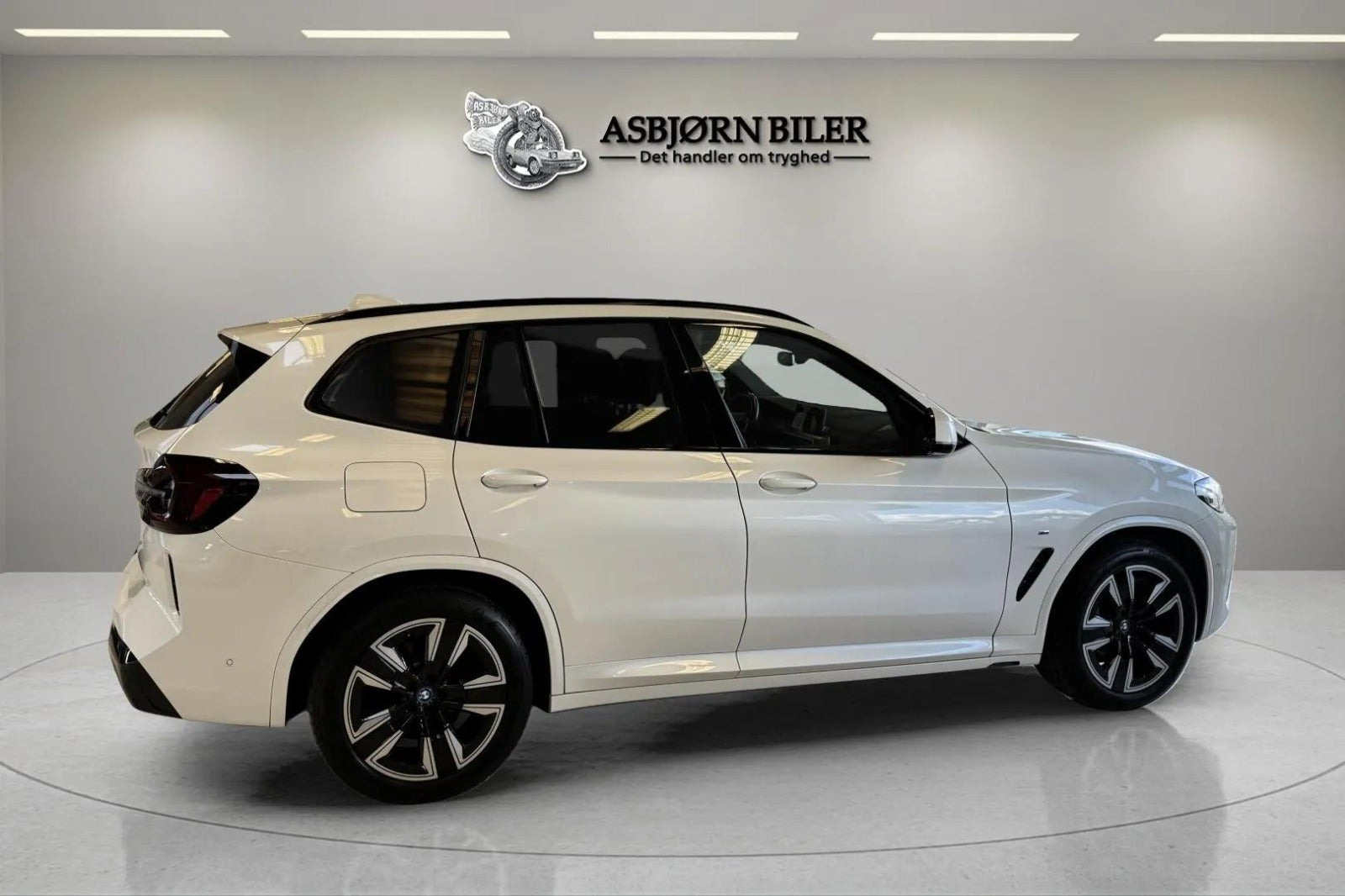 Hvid BMW iX3 fra 2023