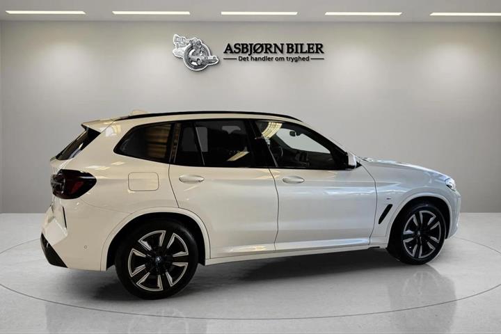 Hvid BMW iX3 fra 2023