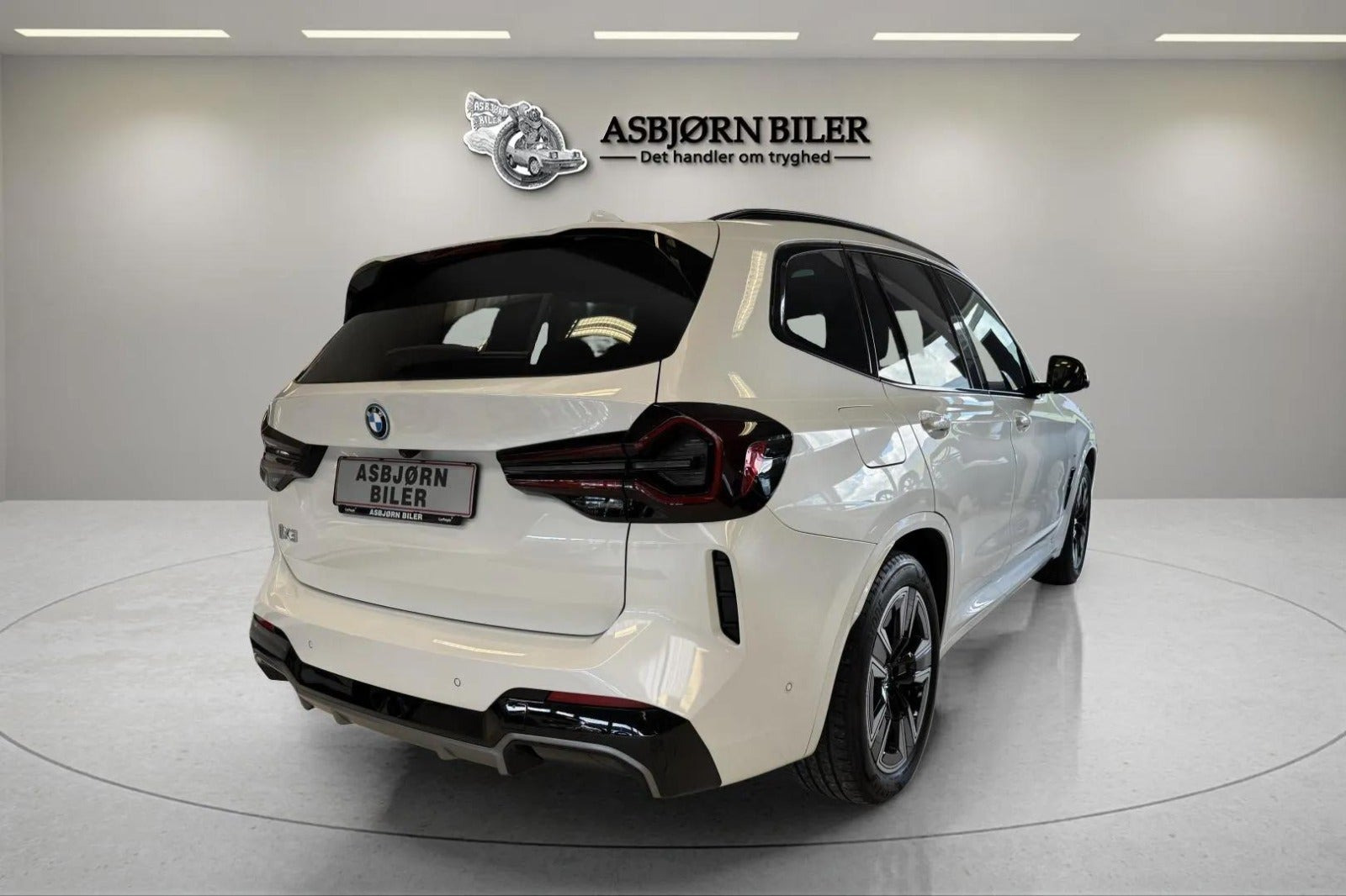 Hvid BMW iX3 fra 2023