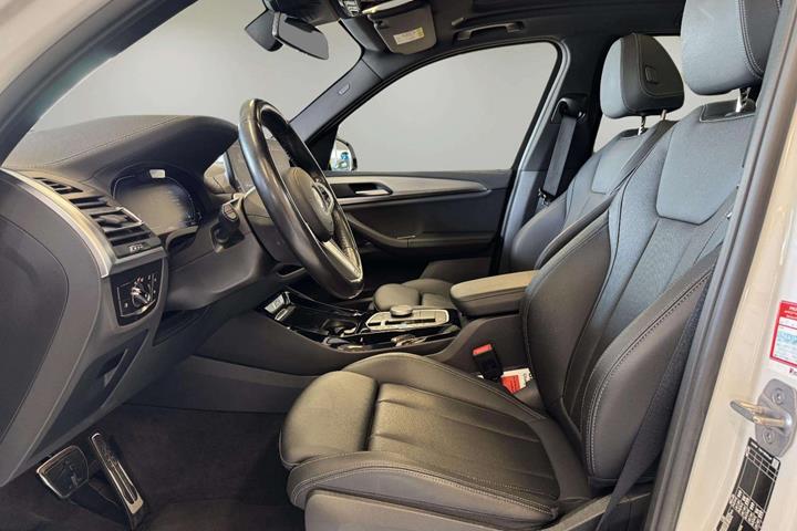 Hvid BMW iX3 fra 2023