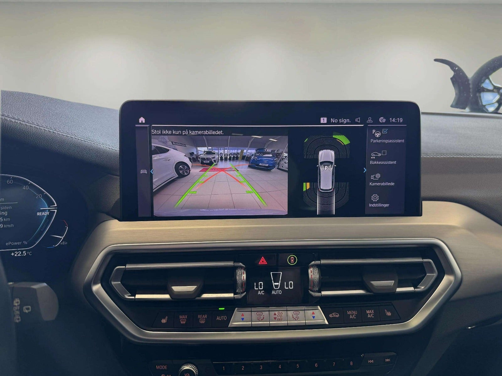 Hvid BMW iX3 fra 2023