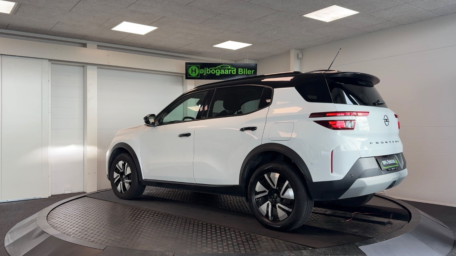 Hvid Opel Frontera fra 2025