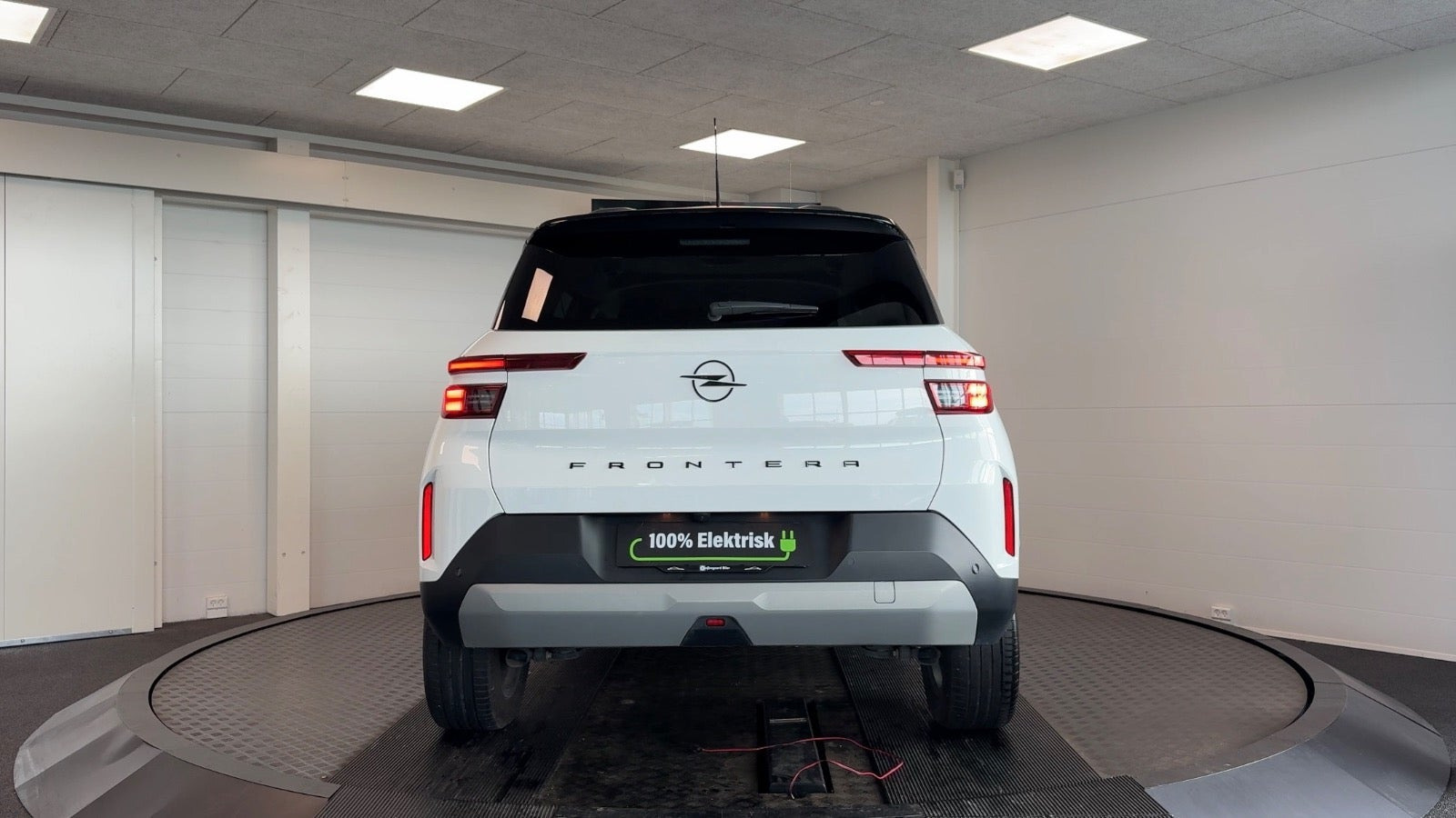 Hvid Opel Frontera fra 2025