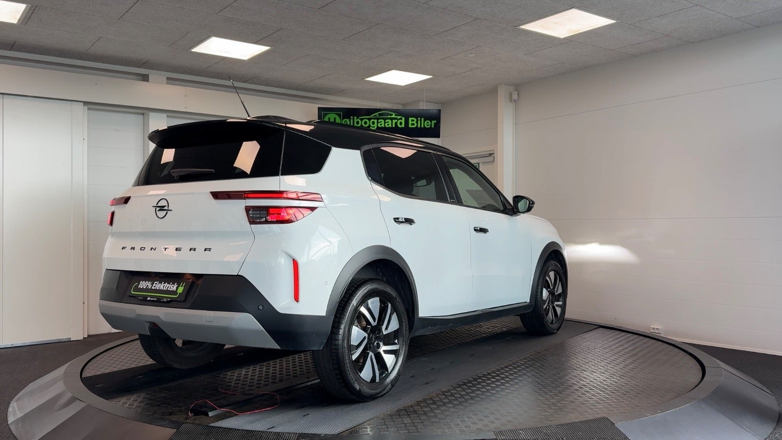 Hvid Opel Frontera fra 2025