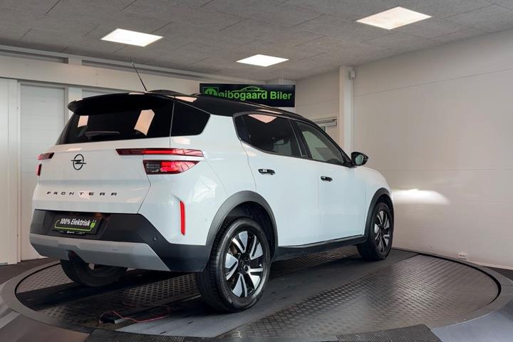 Hvid Opel Frontera fra 2025