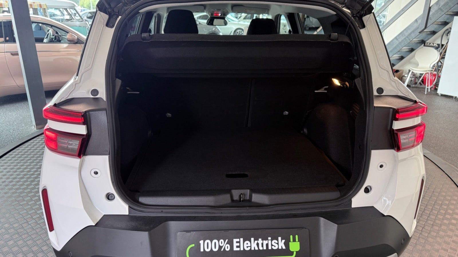 Hvid Opel Frontera fra 2025
