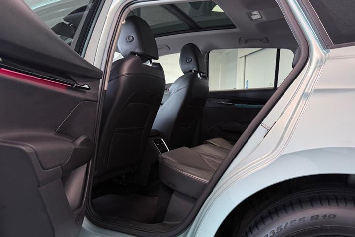 Sølv Skoda Enyaq fra 2023