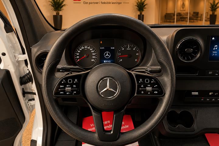 Hvid Mercedes Sprinter 317 fra 2021