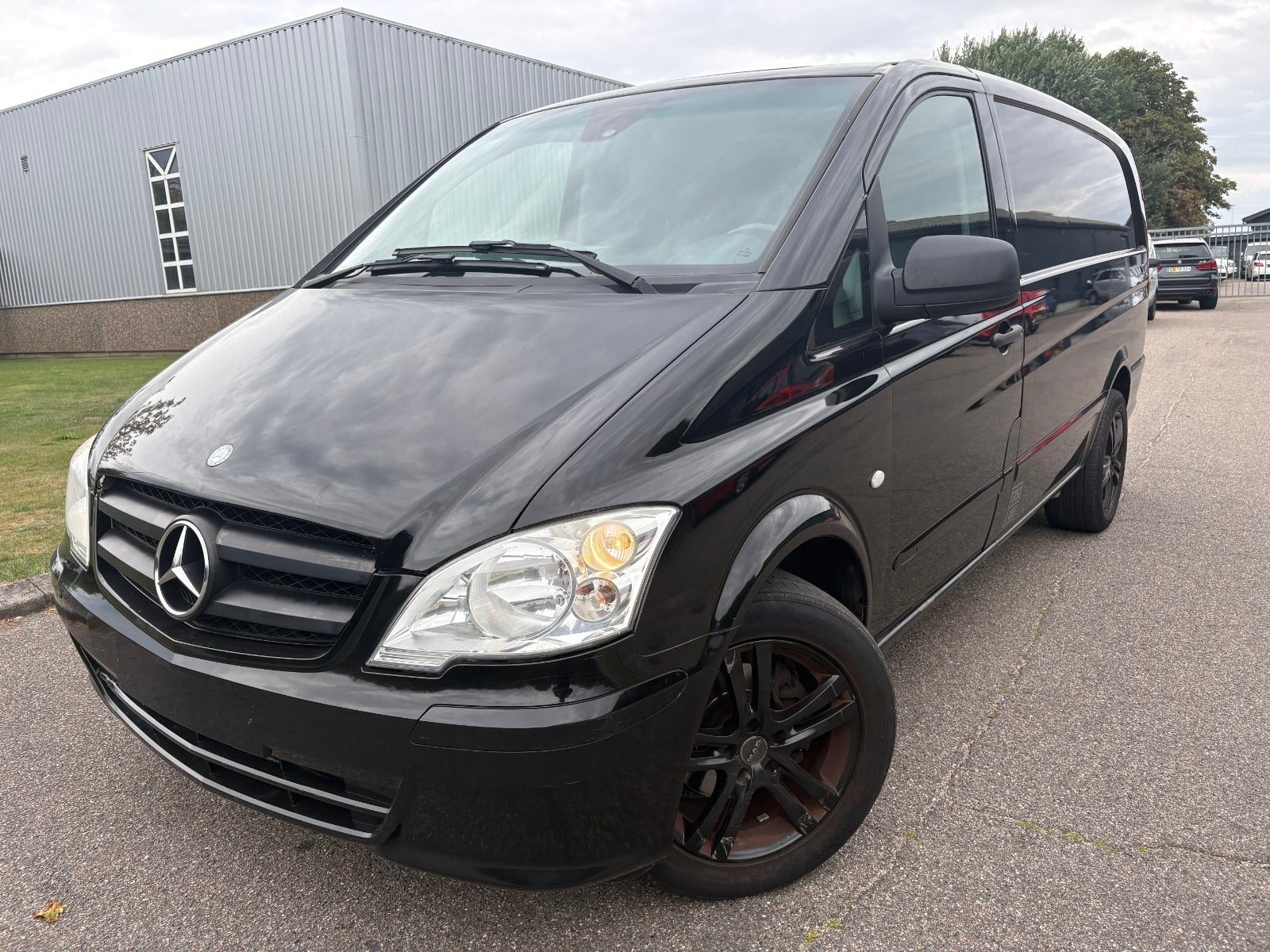 Sort Mercedes Vito 113 fra 2013
