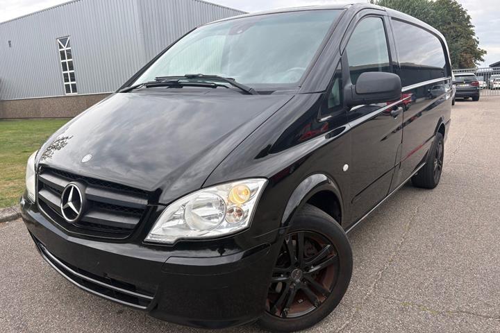 Sort Mercedes Vito 113 fra 2013