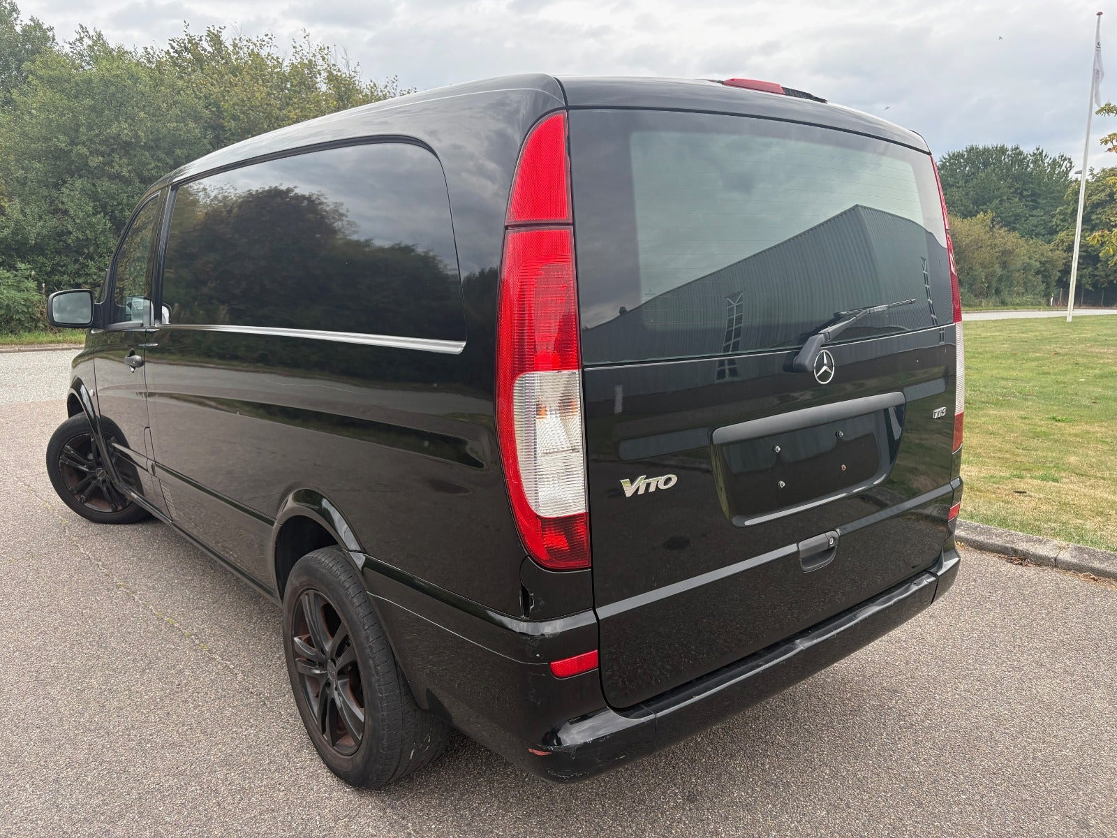 Sort Mercedes Vito 113 fra 2013