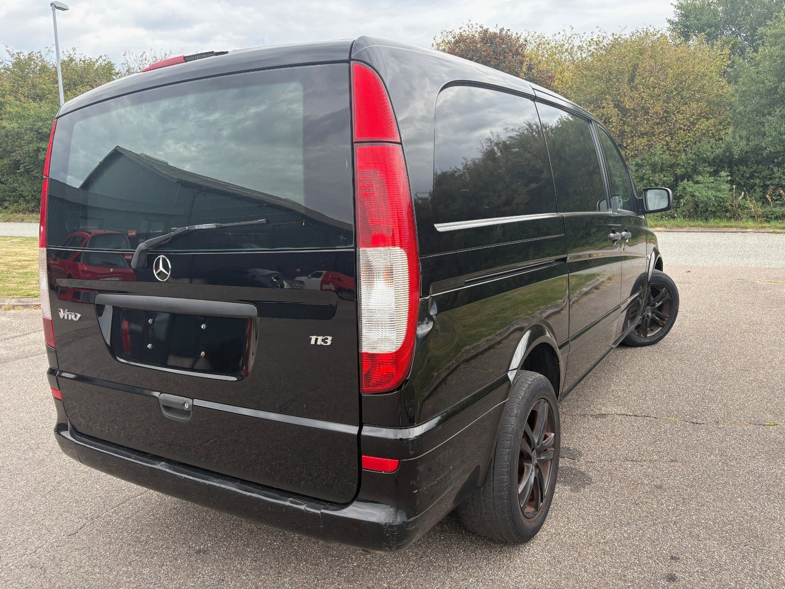 Sort Mercedes Vito 113 fra 2013