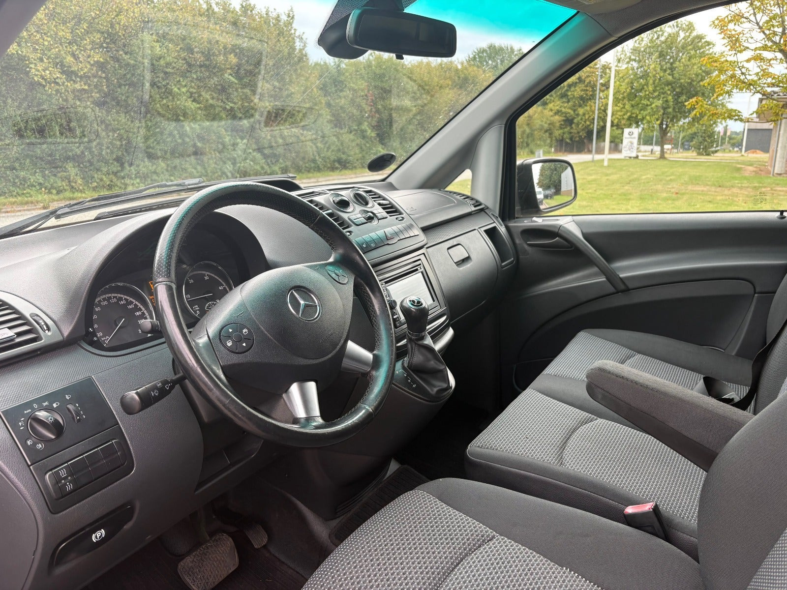 Sort Mercedes Vito 113 fra 2013