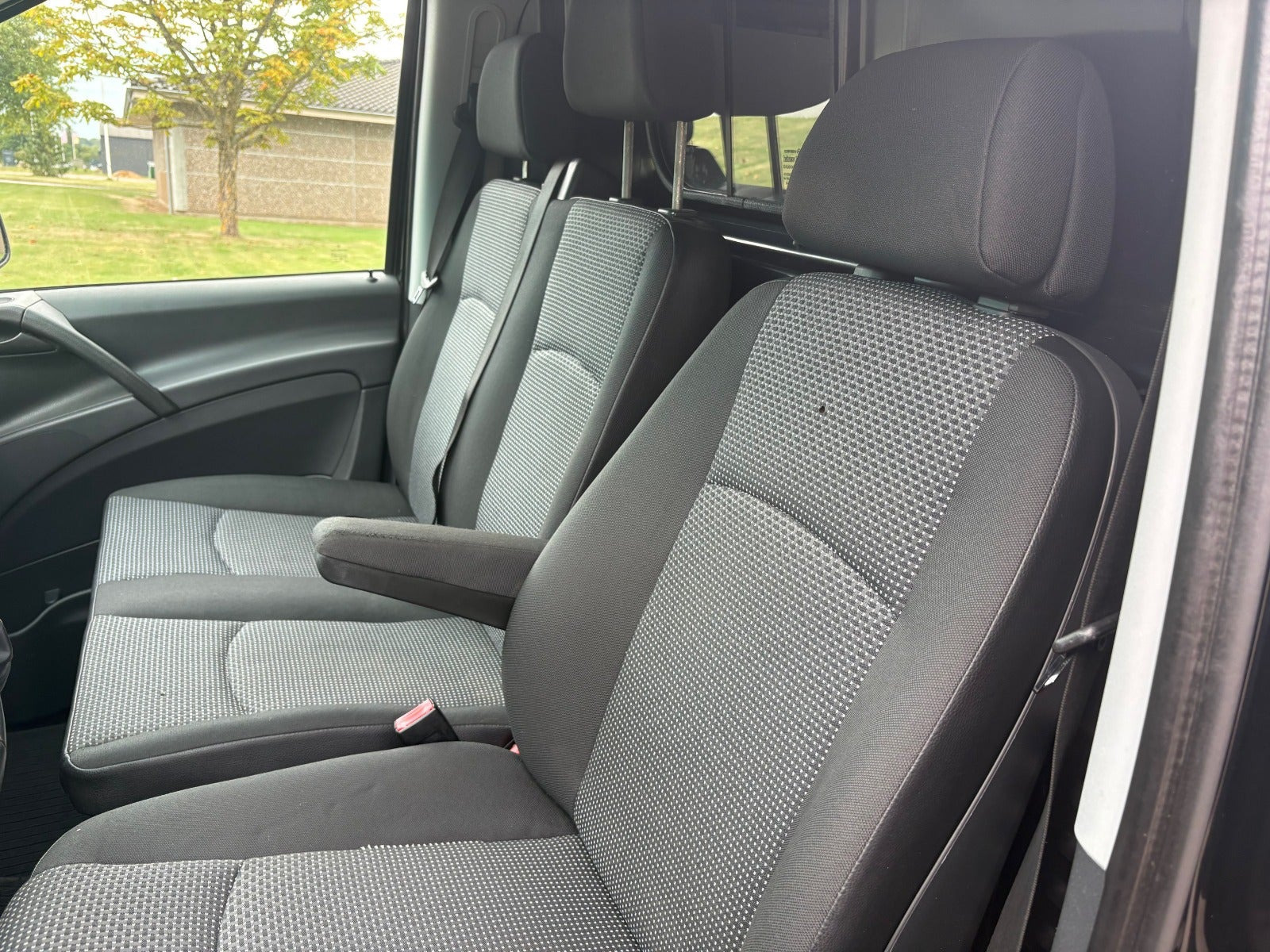 Sort Mercedes Vito 113 fra 2013