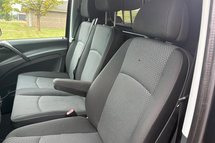 Sort Mercedes Vito 113 fra 2013