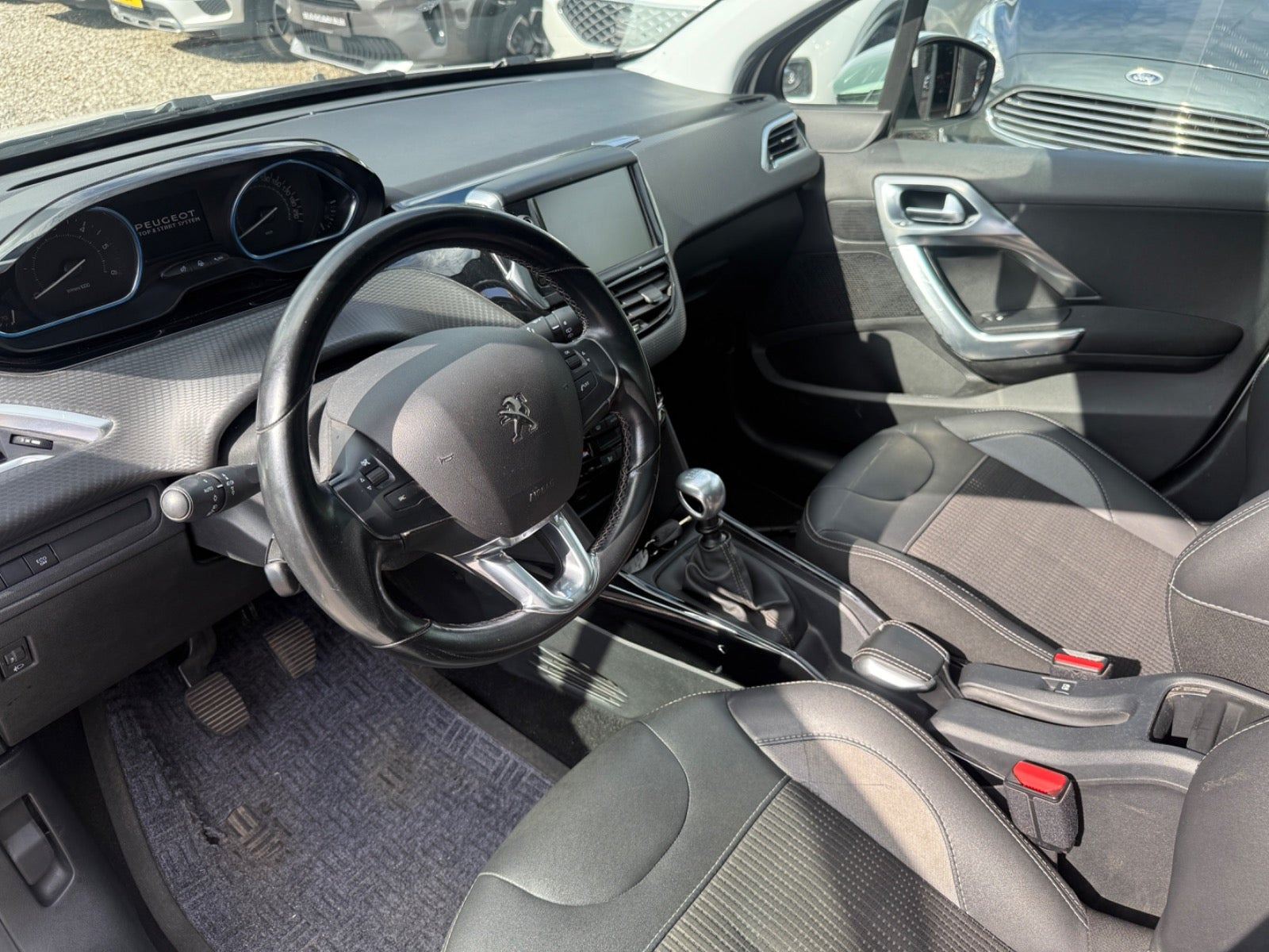 Hvid Peugeot 2008 fra 2018