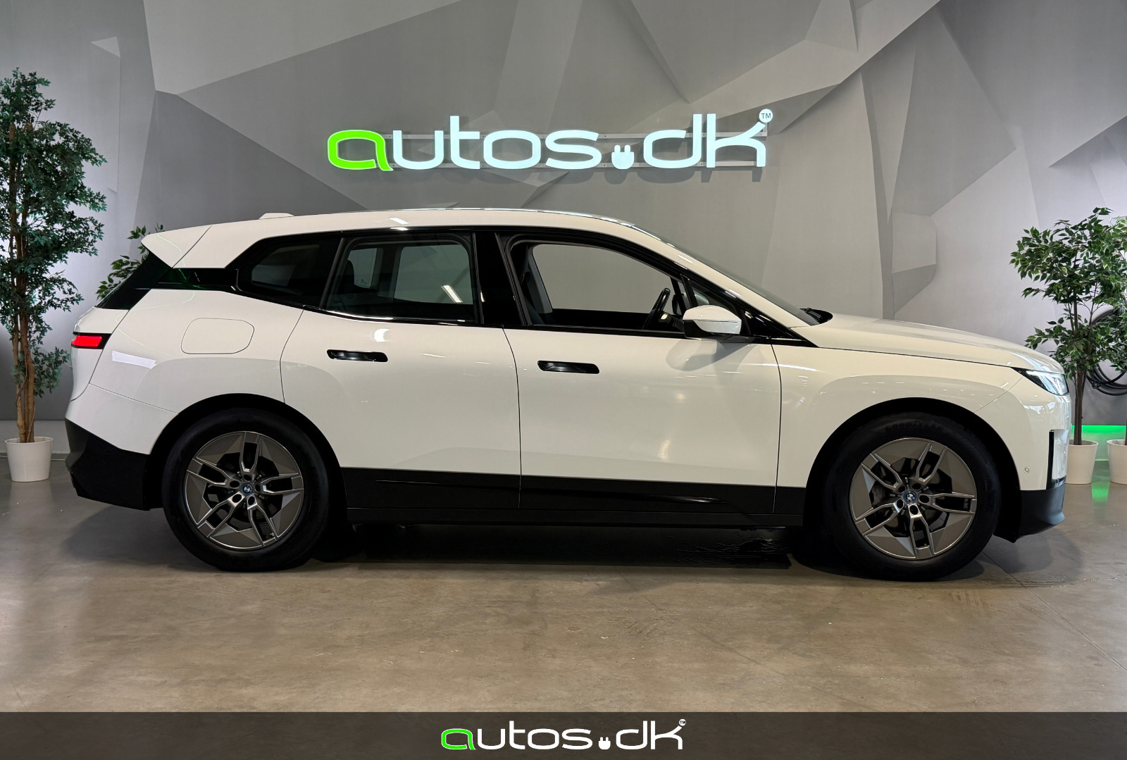 Hvid BMW iX fra 2022