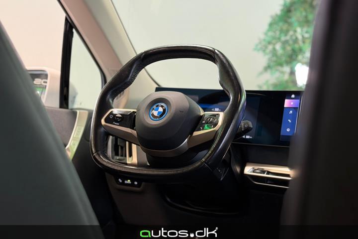 Hvid BMW iX fra 2022