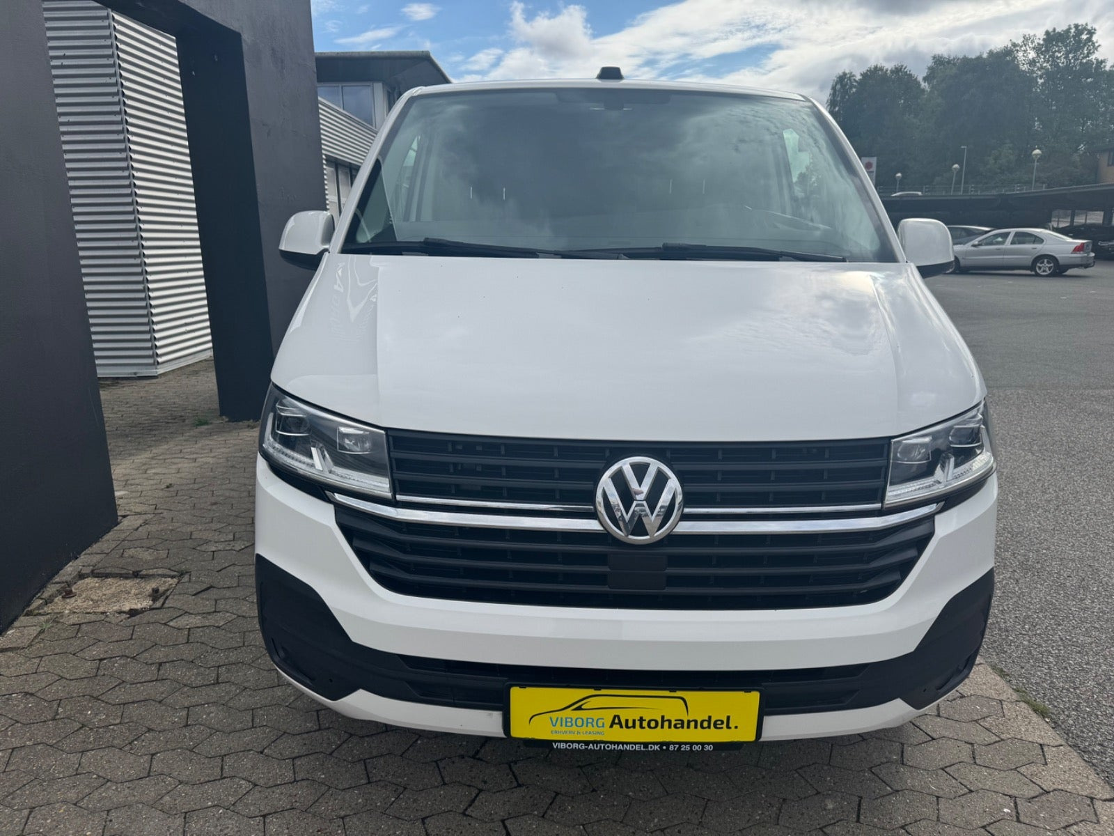 Hvid VW Transporter fra 2022