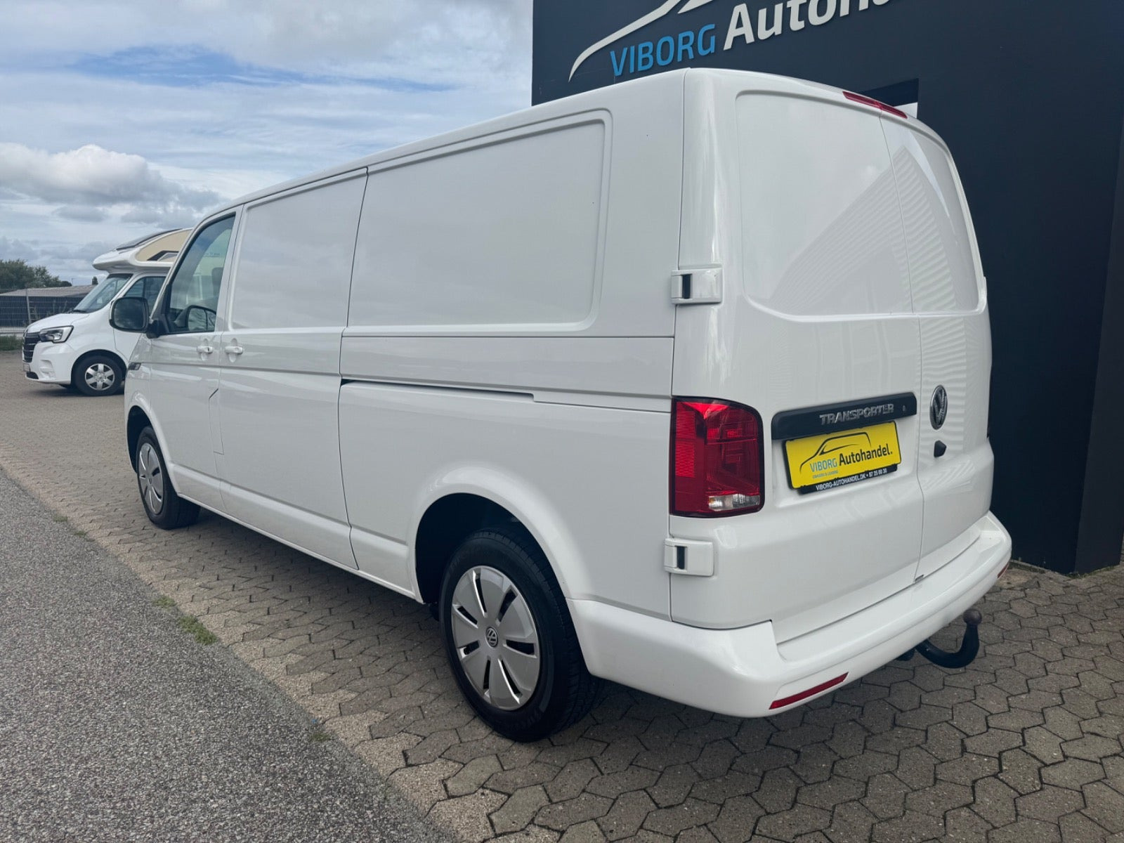 Hvid VW Transporter fra 2022