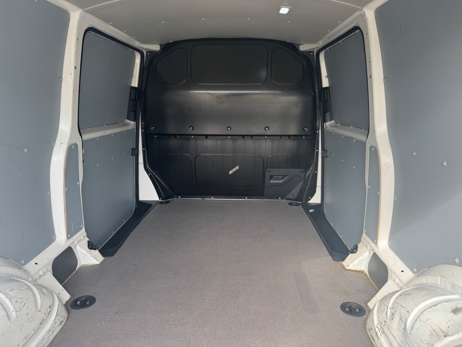 Hvid VW Transporter fra 2022