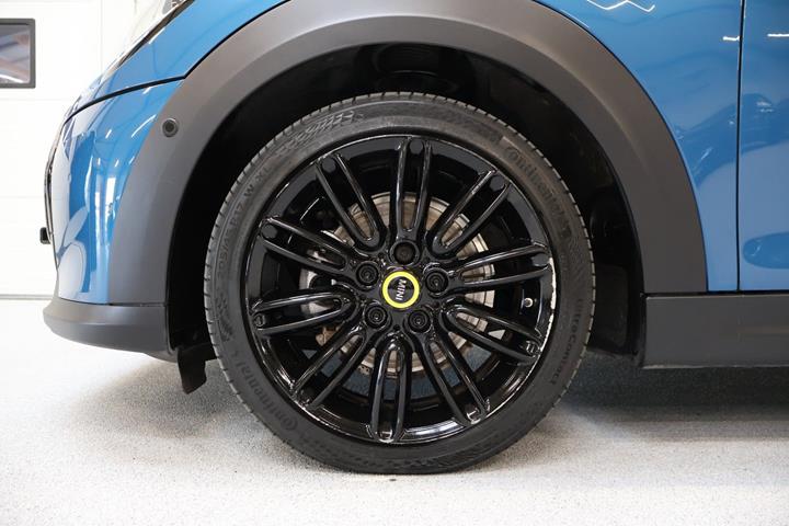 Blå Mini Cooper SE fra 2022