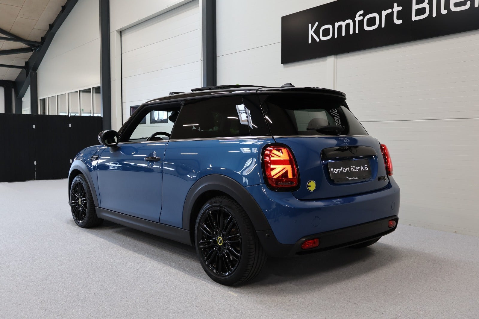 Blå Mini Cooper SE fra 2022