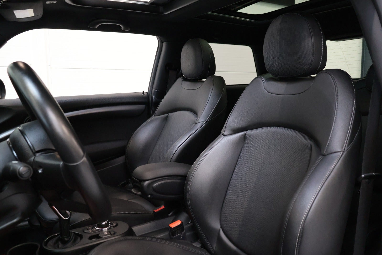 Blå Mini Cooper SE fra 2022