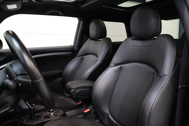 Blå Mini Cooper SE fra 2022