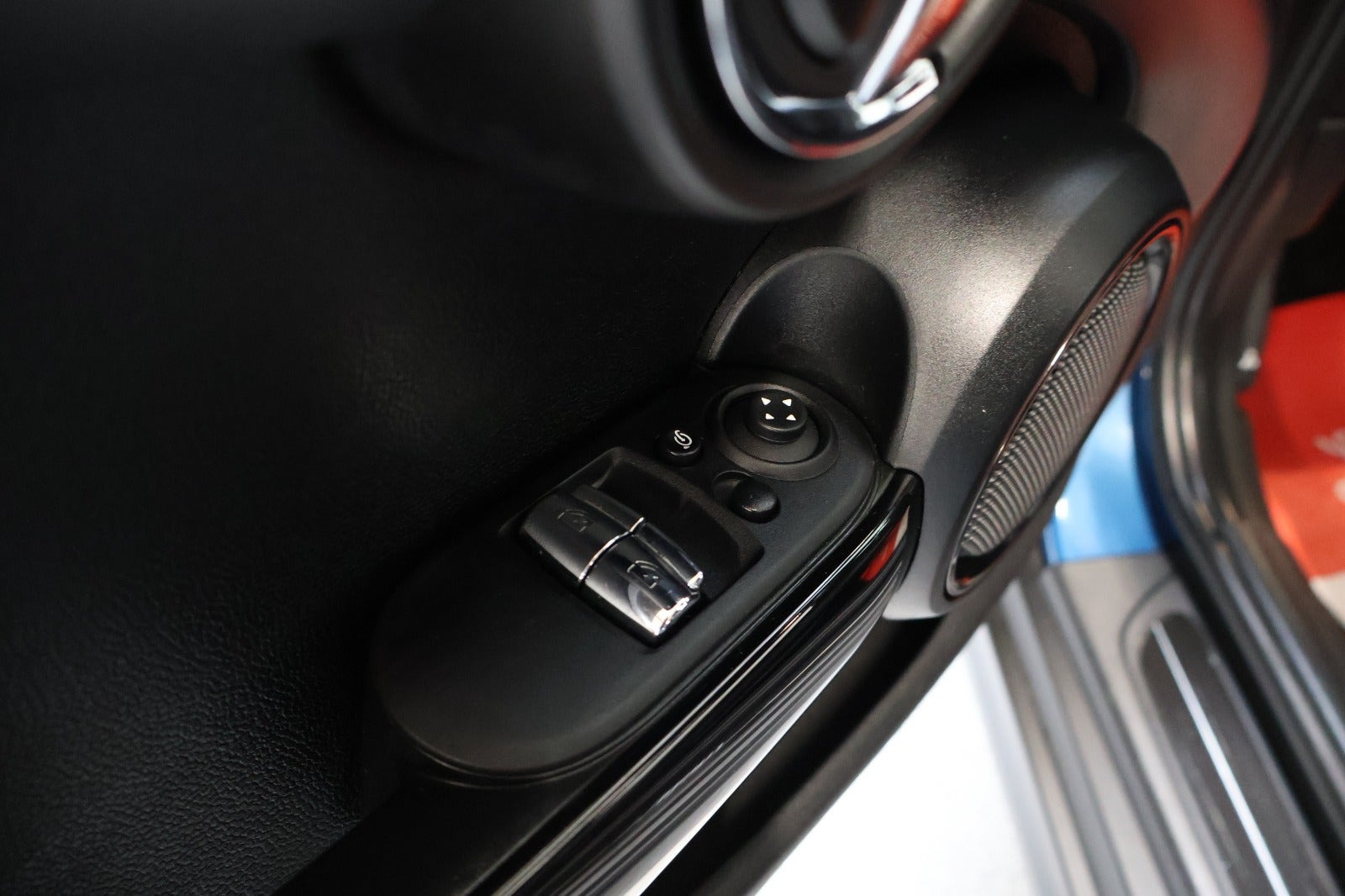 Blå Mini Cooper SE fra 2022