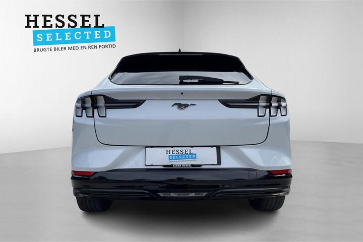 Hvid Ford Mustang Mach-E fra 2023