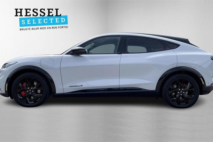 Hvid Ford Mustang Mach-E fra 2023