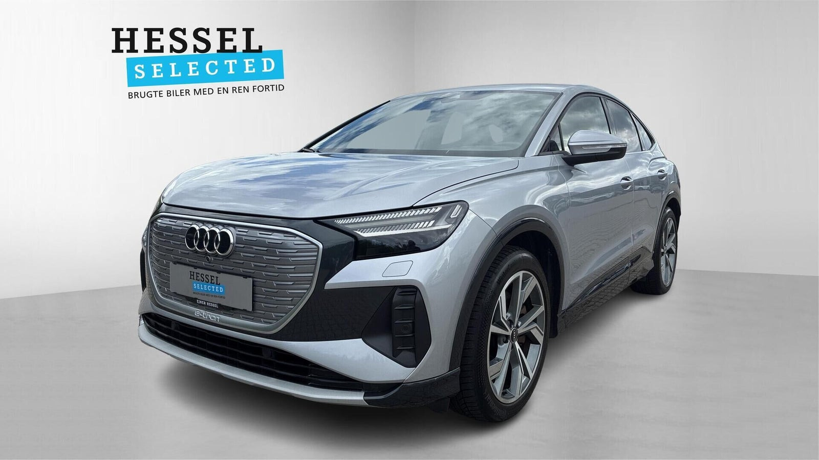 Sølv Audi Q4 e-tron fra 2022