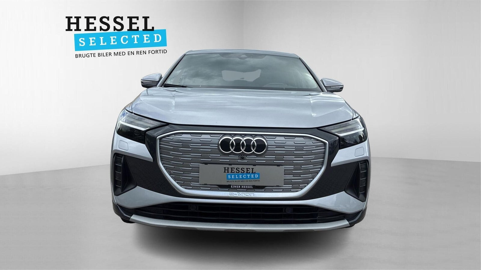Sølv Audi Q4 e-tron fra 2022