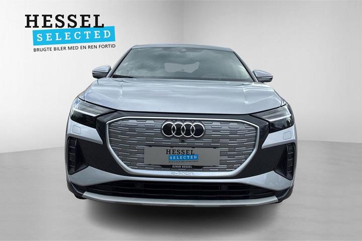 Sølv Audi Q4 e-tron fra 2022