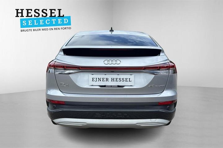 Sølv Audi Q4 e-tron fra 2022