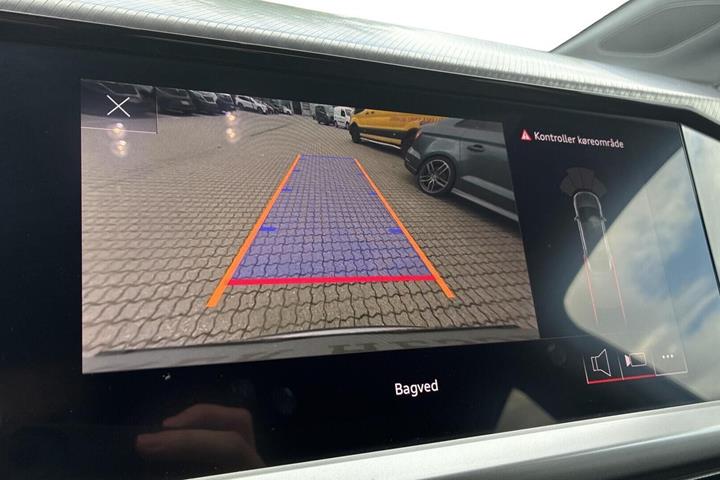 Sølv Audi Q4 e-tron fra 2022