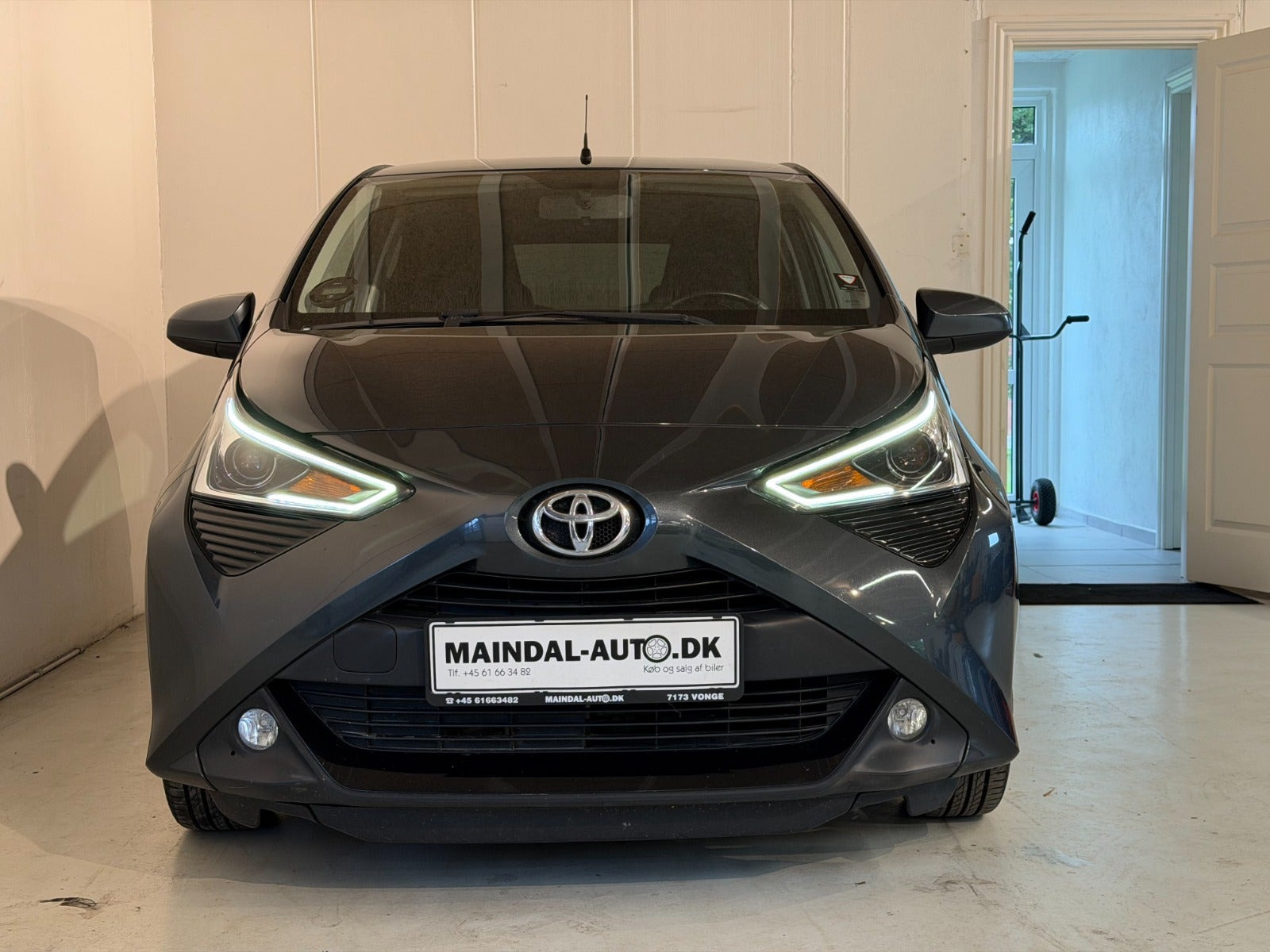 Grå Toyota Aygo fra 2020