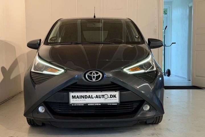 Grå Toyota Aygo fra 2020
