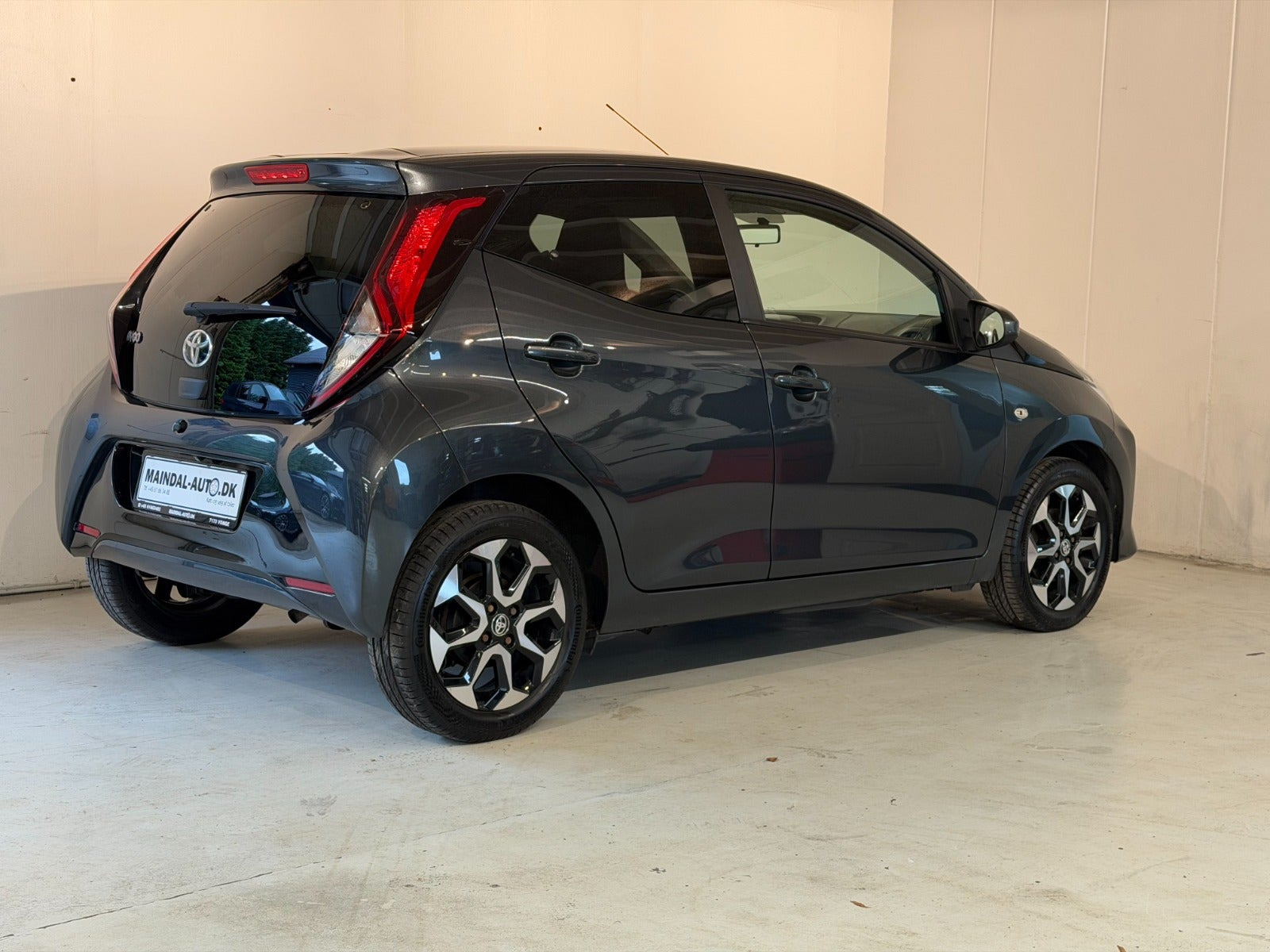 Grå Toyota Aygo fra 2020