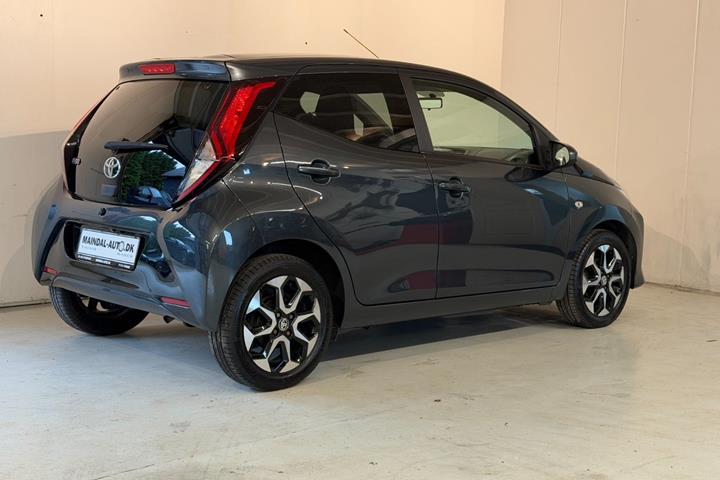 Grå Toyota Aygo fra 2020