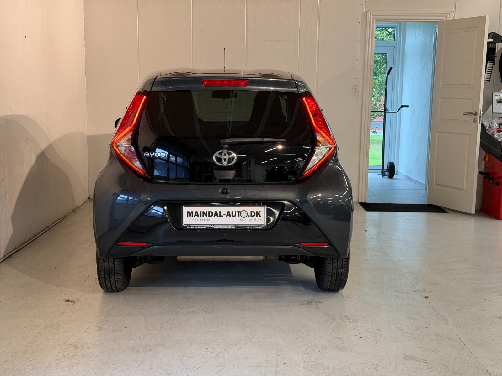 Grå Toyota Aygo fra 2020