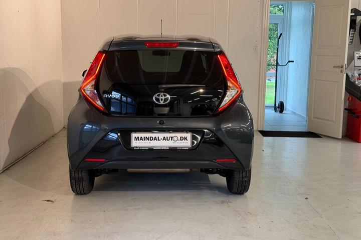 Grå Toyota Aygo fra 2020