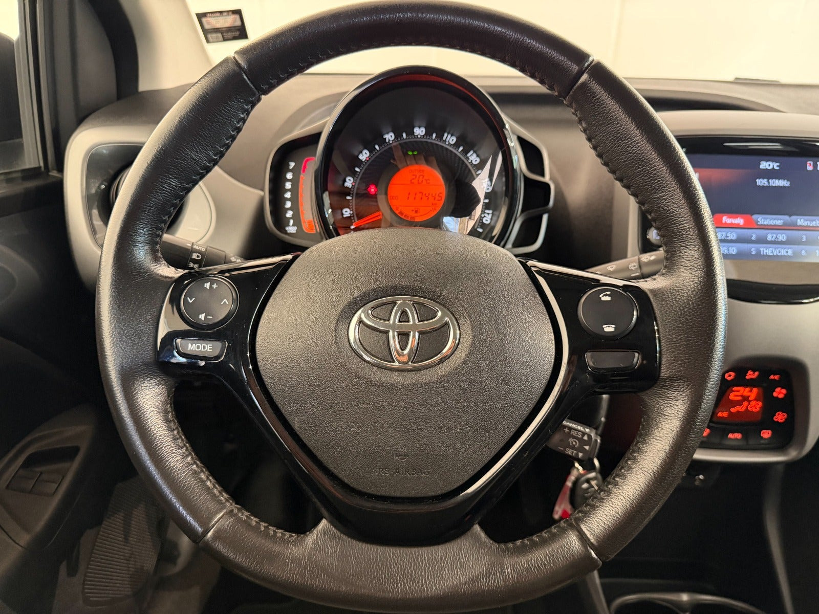 Grå Toyota Aygo fra 2020